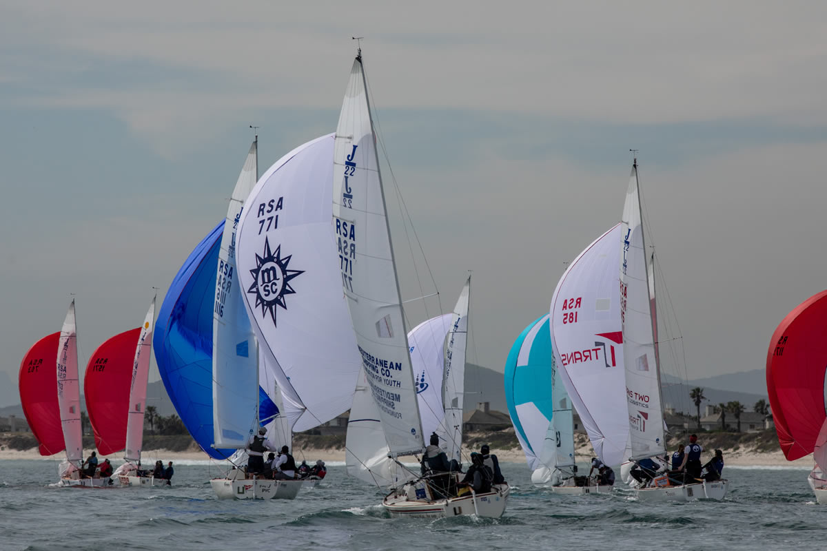 Close fleet racing at the Lipton Challenge Cup