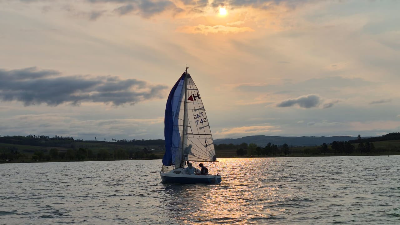 Hunter 19 sailing at Midmar during the regatta