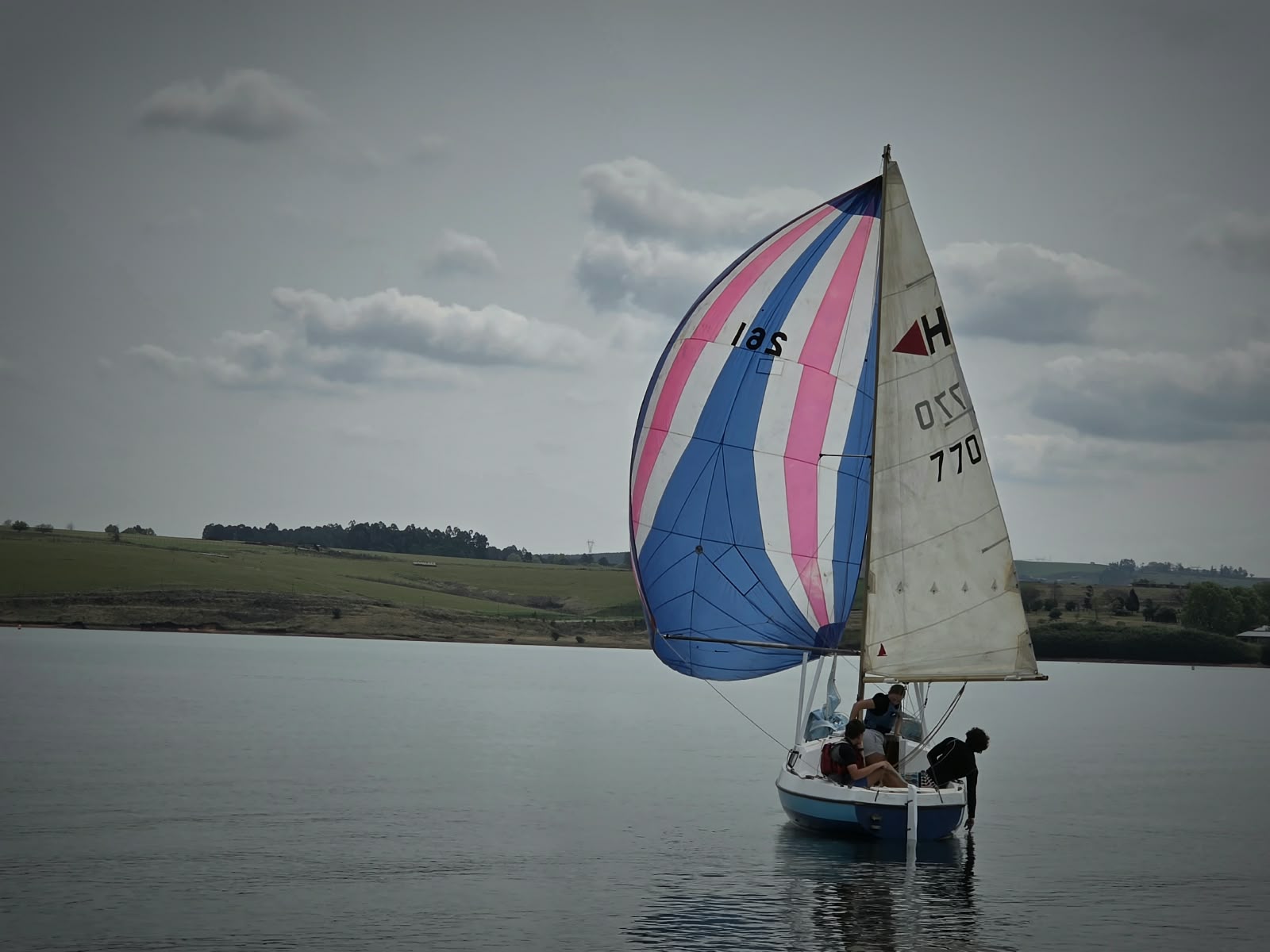 Hunter 19 sailing under spinnaker at the Midmar Cup.