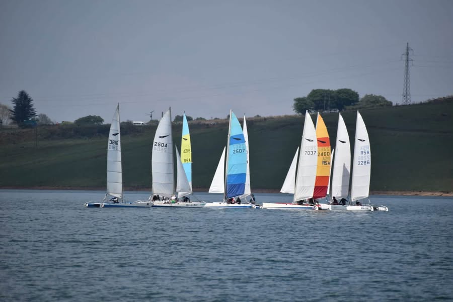 The Dart 18 fleet at Henley Midmar.
